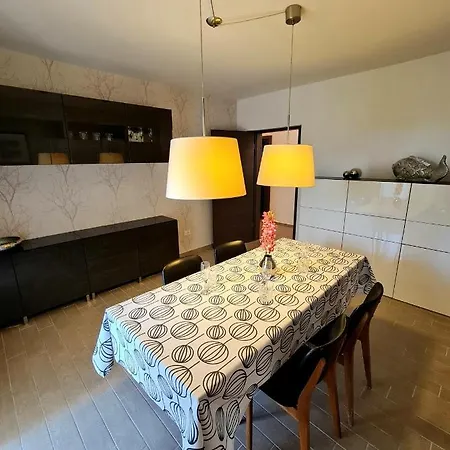 Hisa Nevija *